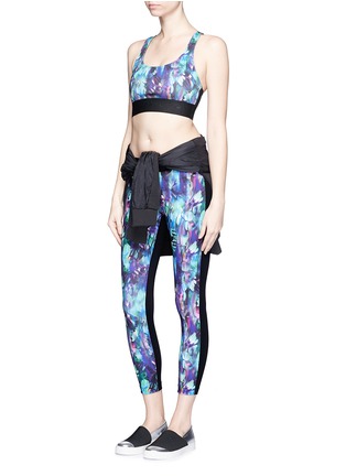 Figure View - Click To Enlarge - 72993 - Compass' chrome print cropped leggings