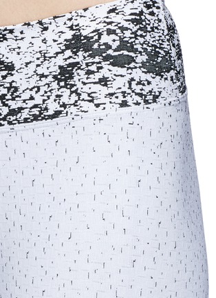 Detail View - Click To Enlarge - 72993 - Pixelate jacquard cropped leggings