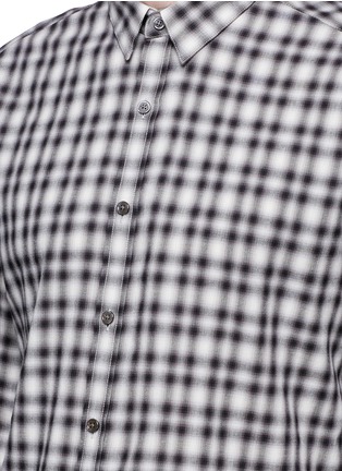 Detail View - Click To Enlarge - THEORY - 'Zack PS' diffused check plaid cotton shirt