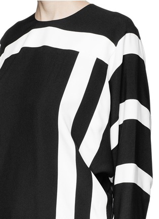 Detail View - Click To Enlarge - CHLOÉ - Graphic stripe dropped waist crepe dress