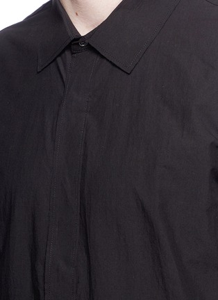 Detail View - Click To Enlarge - FFIXXED STUDIOS - Raw edge split hem shirt