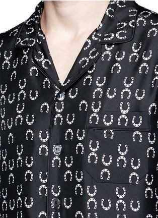 Detail View - Click To Enlarge - - - Horseshoe print silk pyjama shirt