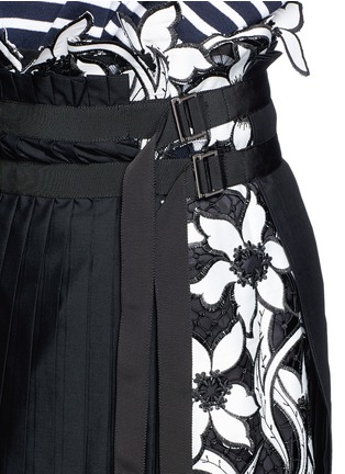 Detail View - Click To Enlarge - SACAI - Embroidery lace poplin pleat midi skirt