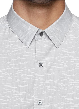 Detail View - Click To Enlarge - THEORY - 'Custa' wavy jacquard stripe cotton shirt