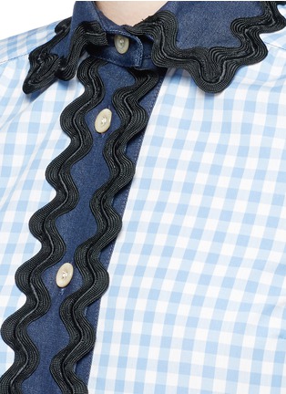 Detail View - Click To Enlarge - GUCCI - Wavy ribbon denim trim gingham check shirt