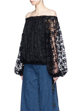 Front View - Click To Enlarge - CHLOÉ - Tassel drawstring balloon sleeve off-shoulder lace top