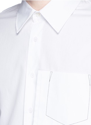 Detail View - Click To Enlarge - THE WORLD IS YOUR OYSTER - Asymmetric hem inverted pocket cotton shirt