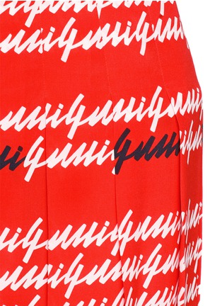 Detail View - Click To Enlarge - GUCCI - Cursive logo print silk midi skirt