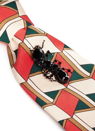 Detail View - Click To Enlarge - GUCCI - Crystal ant embellished geometric print silk tie