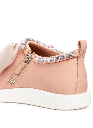 Detail View - Click To Enlarge - 73426 - 'Singleg' jewelled collar bow leather sneakers