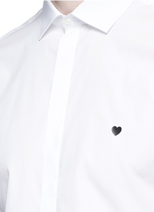 Detail View - Click To Enlarge - NEIL BARRETT - Heart print poplin tuxedo shirt