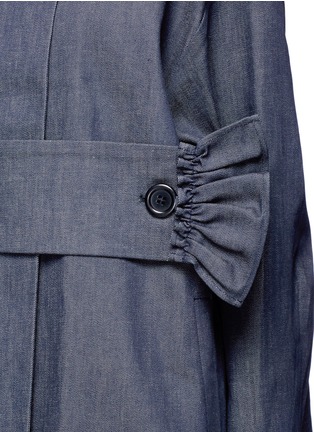 Detail View - Click To Enlarge - SHUSHU/TONG - Ruffle trim waistband oversized denim coat