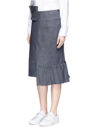 Front View - Click To Enlarge - SHUSHU/TONG - Ruffle trim irregular hem denim skirt