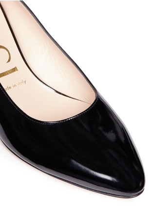Detail View - Click To Enlarge - GUCCI - 'Elaisa' detachable pearl bow leather pumps
