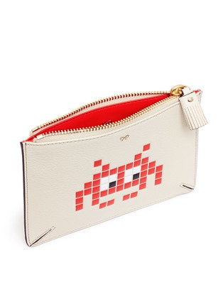 Detail View - Click To Enlarge - ANYA HINDMARCH - 'Small Loose Pocket' character embossed leather zip pouch