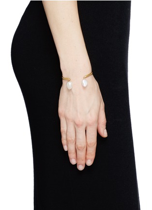 Figure View - Click To Enlarge - ELA STONE - 'Jonc' Baroque pearl cuff