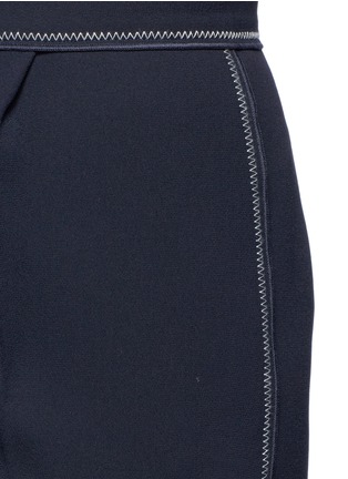 Detail View - Click To Enlarge - COMME MOI - Zigzag topstitch textured crepe pants
