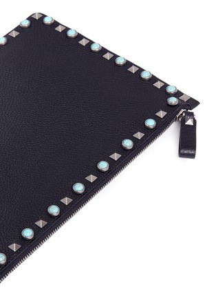 Detail View - Click To Enlarge - VALENTINO GARAVANI - 'Rockstud Rolling' large cabochon stud leather flat zip pouch