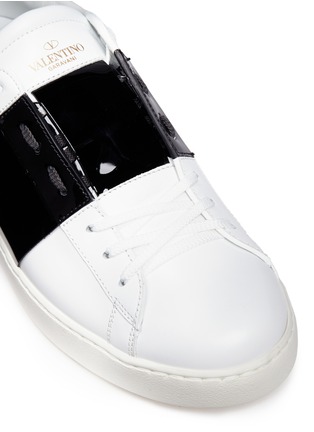 Detail View - Click To Enlarge - VALENTINO GARAVANI - 'Rockstud' colourblock patent leather sneakers