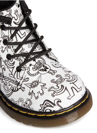 Detail View - Click To Enlarge - DR. MARTENS - 'Brooklee B' character print leather infant boots