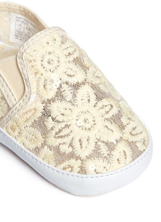 Detail View - Click To Enlarge - STUART WEITZMAN - 'Baby Vance Slider' floral embroidery infant slip-ons
