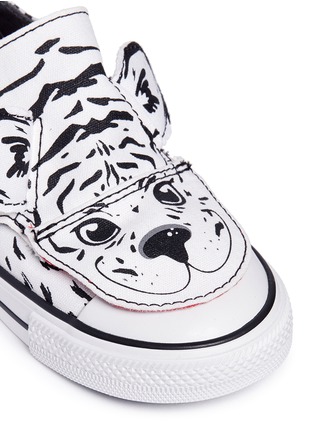Detail View - Click To Enlarge - 90107 - 'Chuck Taylor Creatures Ox' tiger print toddler sneakers