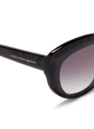 Detail View - Click To Enlarge - ALEXANDER MCQUEEN - Shell effect acetate cat eye sunglasses