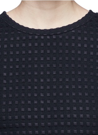 Detail View - Click To Enlarge - THEORY - 'Hesha' textured cropped T-shirt