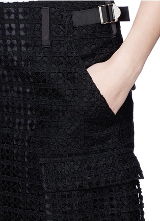 Detail View - Click To Enlarge - SACAI LUCK - Eyelet lace pencil skirt