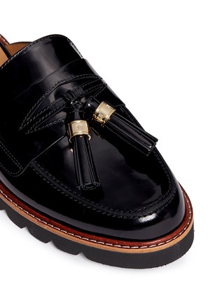 Detail View - Click To Enlarge - STUART WEITZMAN - 'Outnup' tassel patent leather slide loafers