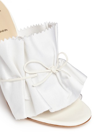 Detail View - Click To Enlarge - ALEXANDER WHITE - 'Eloisa' leather bow tie ruffle linen mules
