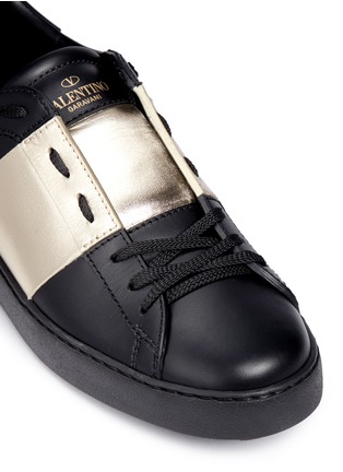 Detail View - Click To Enlarge - VALENTINO GARAVANI - Metallic colourblock leather stud sneakers