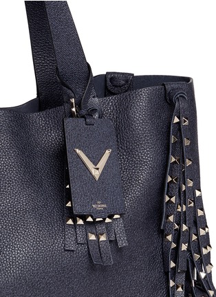 Detail View - Click To Enlarge - VALENTINO GARAVANI - 'C-Rockee' fringe denim effect leather tote