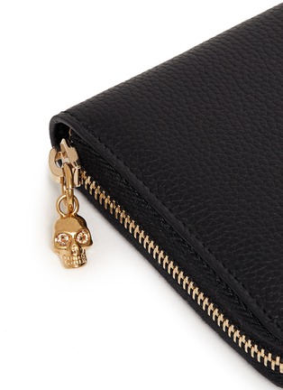 Detail View - Click To Enlarge - ALEXANDER MCQUEEN - Skull charm leather continental wallet