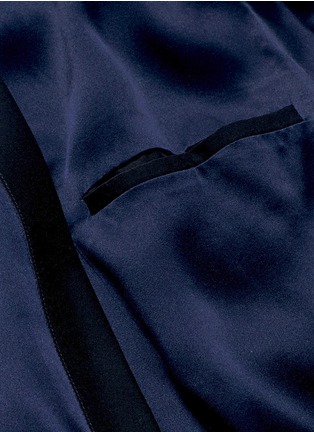 Detail View - Click To Enlarge - KIKI DE MONTPARNASSE - 'Amour' sleeveless silk robe