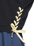 Detail View - Click To Enlarge - TOGA ARCHIVES - Bow side cotton piqué cropped T-shirt