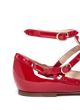 Detail View - Click To Enlarge - VALENTINO GARAVANI - Rockstud caged patent leather flats