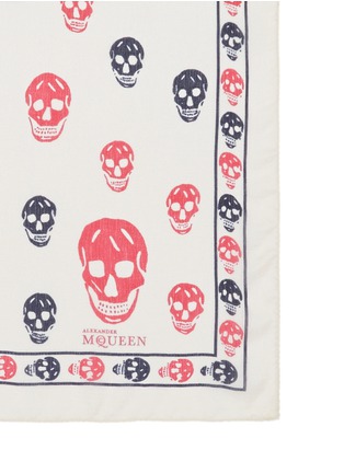 Detail View - Click To Enlarge - ALEXANDER MCQUEEN - Classic bicolour skull silk scarf