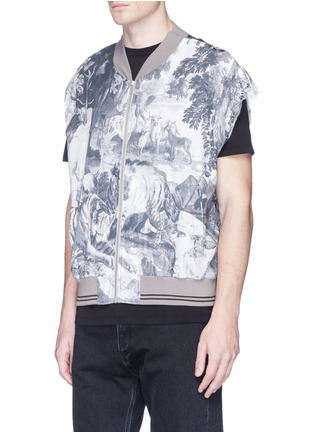 Detail View - Click To Enlarge - MAISON MARGIELA - Jungle print detachable sleeve silk-cotton jacket