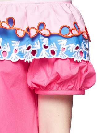 Detail View - Click To Enlarge - PETER PILOTTO - Embroidered trim poplin off-shoulder top