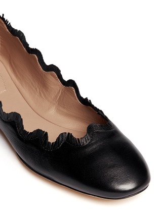 Detail View - Click To Enlarge - CHLOÉ - Fringe scalloped edge leather flats