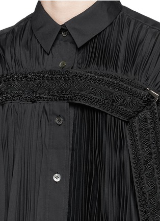 Detail View - Click To Enlarge - SACAI - Braided belt fortuny pleat poplin shirt