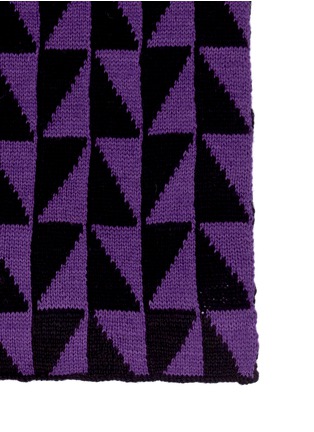 Detail View - Click To Enlarge - THE ELDER STATESMAN - Triangle print cashmere scarf