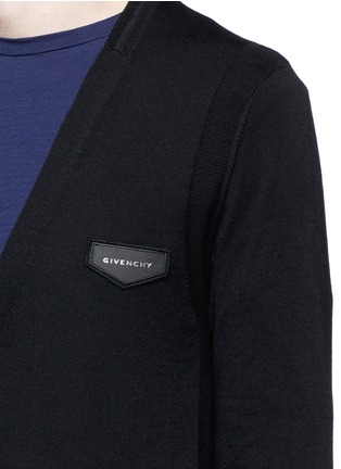 Detail View - Click To Enlarge - GIVENCHY - Logo leather patch fine gauge wool cardigan
