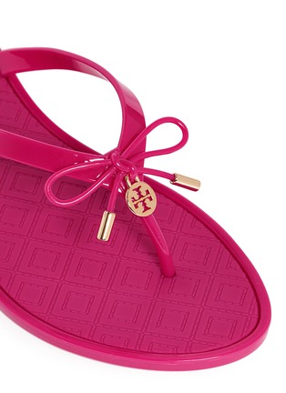 Detail View - Click To Enlarge - TORY BURCH - 'Jelly Bow Thong' embossed flip flops