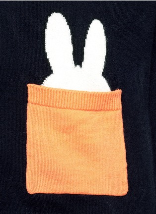 Detail View - Click To Enlarge - CHINTI & PARKER - x Miffy 'Miffy Peek Pocket' cashmere sweater