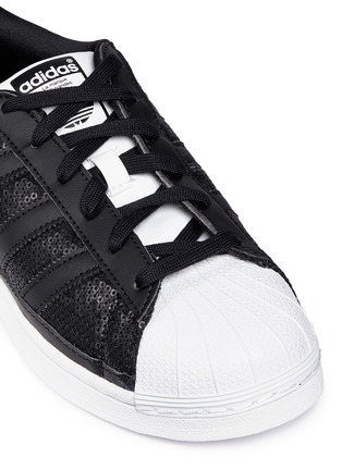 Detail View - Click To Enlarge - ADIDAS - 'Superstar' sequin sneakers