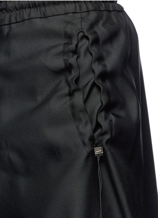 Detail View - Click To Enlarge - FENG CHEN WANG - Bungee drawstring pocket shorts