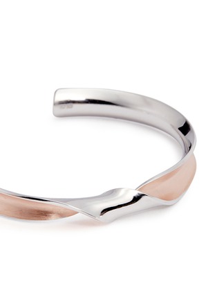 Detail View - Click To Enlarge - BELINDA CHANG - 'Flow' small 18k white and rose gold plated twist cuff