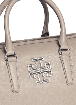 Detail View - Click To Enlarge - TORY BURCH - 'Britten' pebbled leather satchel